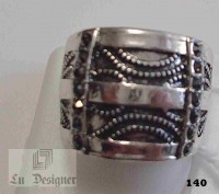 140 - Anel tipo baú zirconia cubica e prata envelhecida